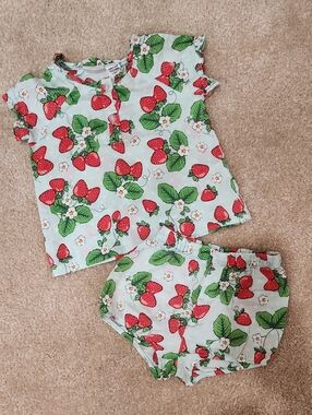 Peter Alexander Baby Girl Pajamas Strawberry Top & Shorts Size 18/ 24 Months🍓